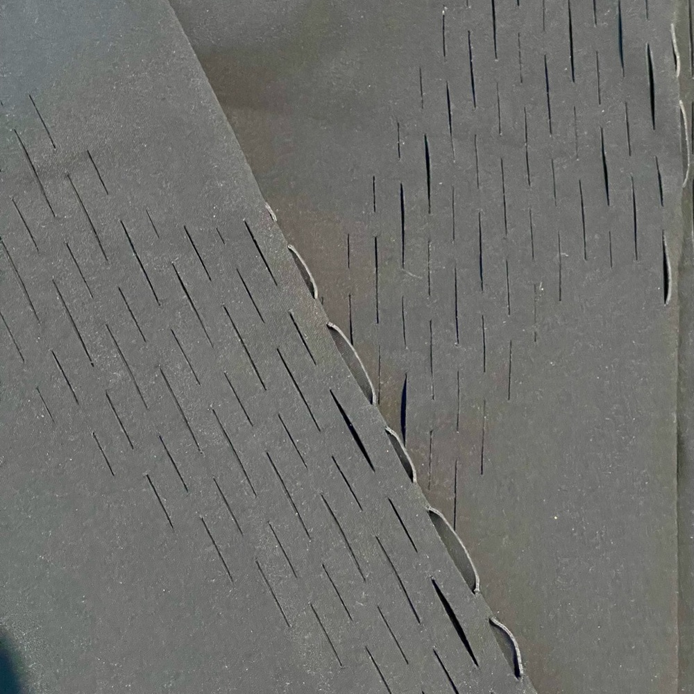 Carbon38 Textured Black Leggings - Picture 6 of 6